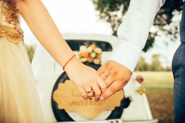 Mariage chic en voiture vintage à Bordeaux